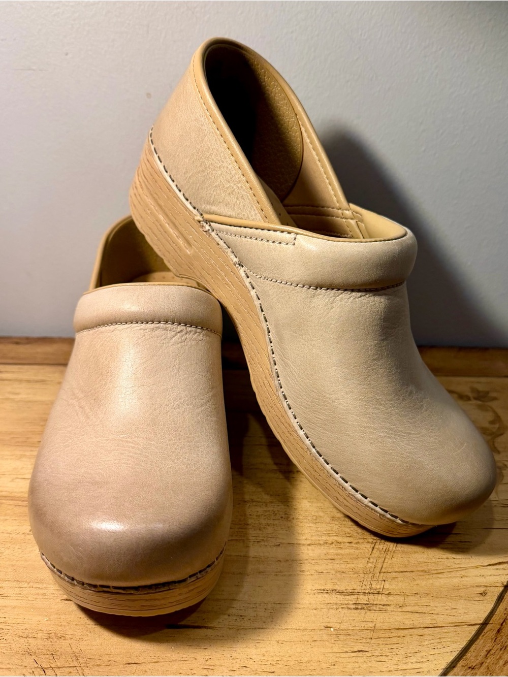 Dansko XP 2.0 Honey Distressed Clog